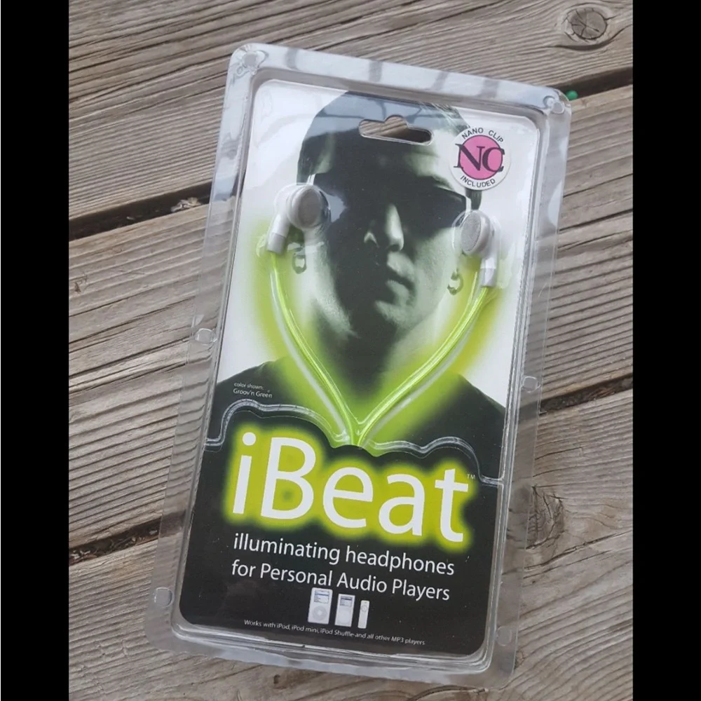 IBEAT Headphones ILLUMINATING Green made in USA NEW iBEAT Illuminatin Headphones